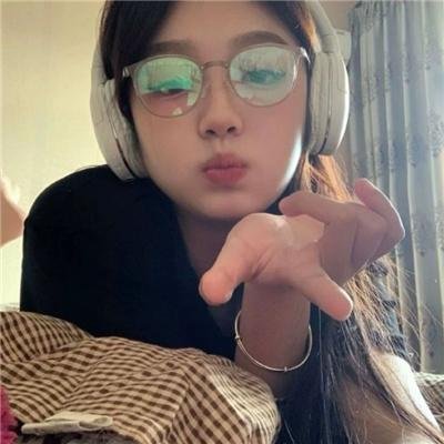 魕